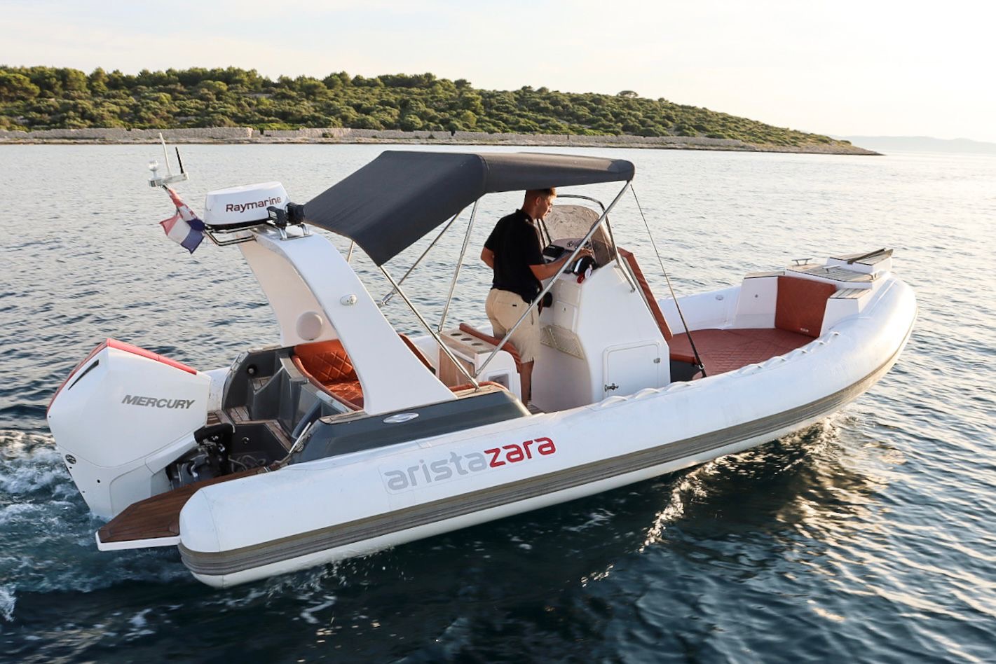 Aristazara RIB 680